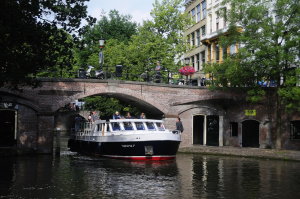 Yachtcharter Holland mit Schiff durch Utrecht